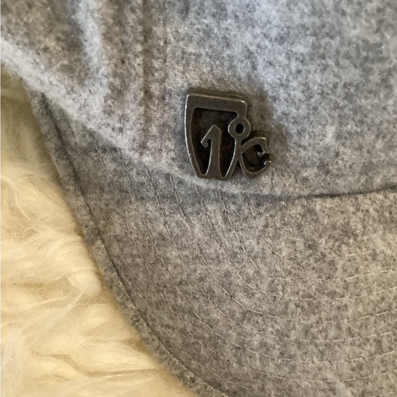 RARE ICELANTIC ADJUSTABLE WOOL AND ACRYLIC HAT - Picture 4 of 7